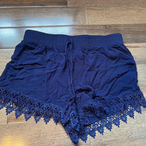 Blue shorts with lace detail - Picture 1 of 3